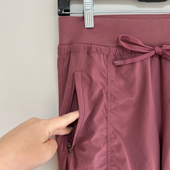 ATHLETA Attitude II Mid Rise Jogger Pant in Dusty Rose Pink, size 6 - Picture 5 of 11